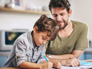 نظارت والدین بر انجام کاربرگ‌های آموزش‌پنهان توسط بچه‌ها