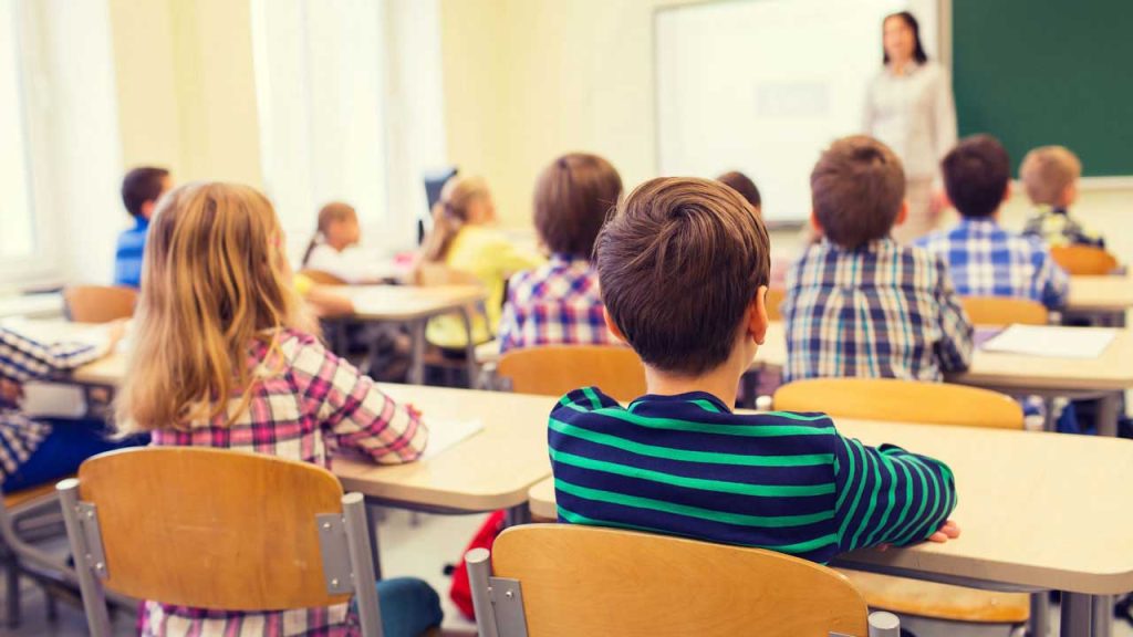 4 دلیل برای اجرای هماهنگ مجموعه تکالیف کلاس اول در مدرسه‌